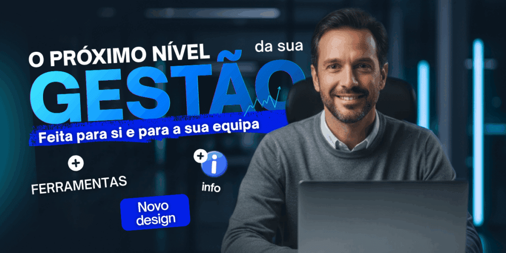 Homem sorridente à frente de um portátil com o texto O próximo nível da sua gestão. Feita para si e para a sua equipa