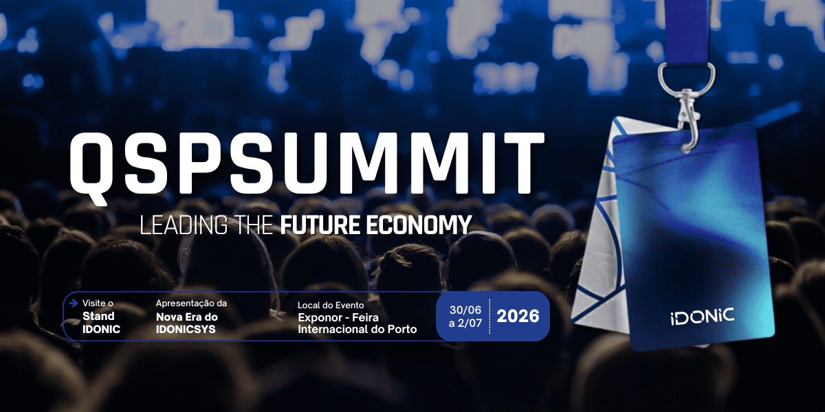 Cartaz da QSPSUMMIT 2026. Em destaque, uma credencial da marca IDONIC e informação sobre presença da empresa no evento, na Exponor